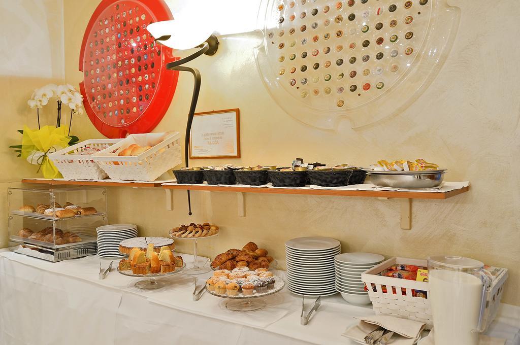 Hotel Homs Roma Esterno foto
