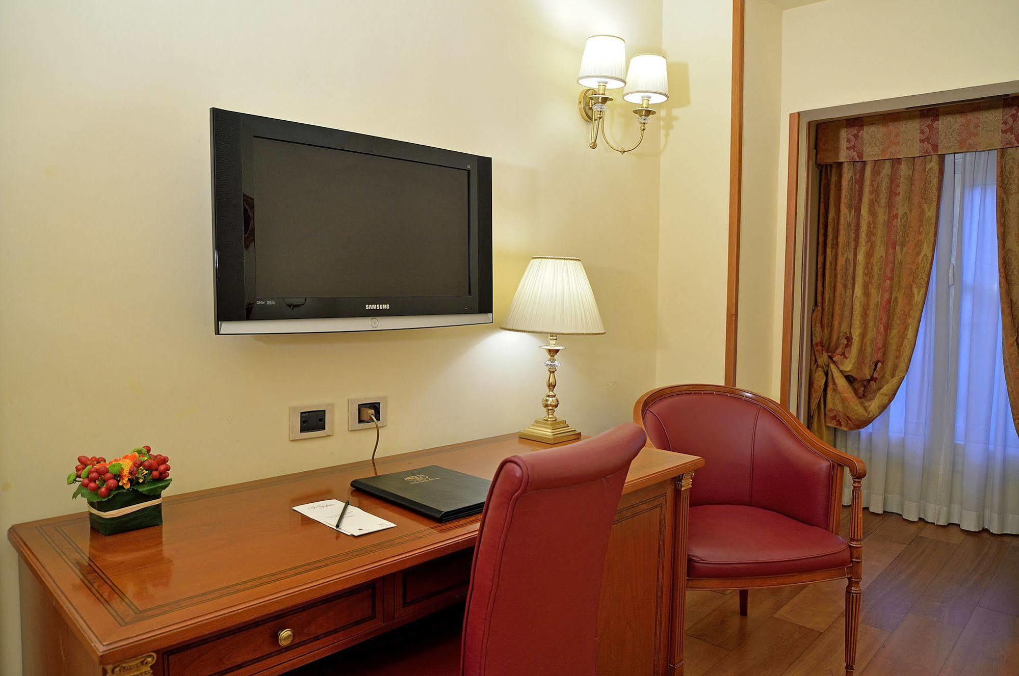 Hotel Homs Roma Esterno foto