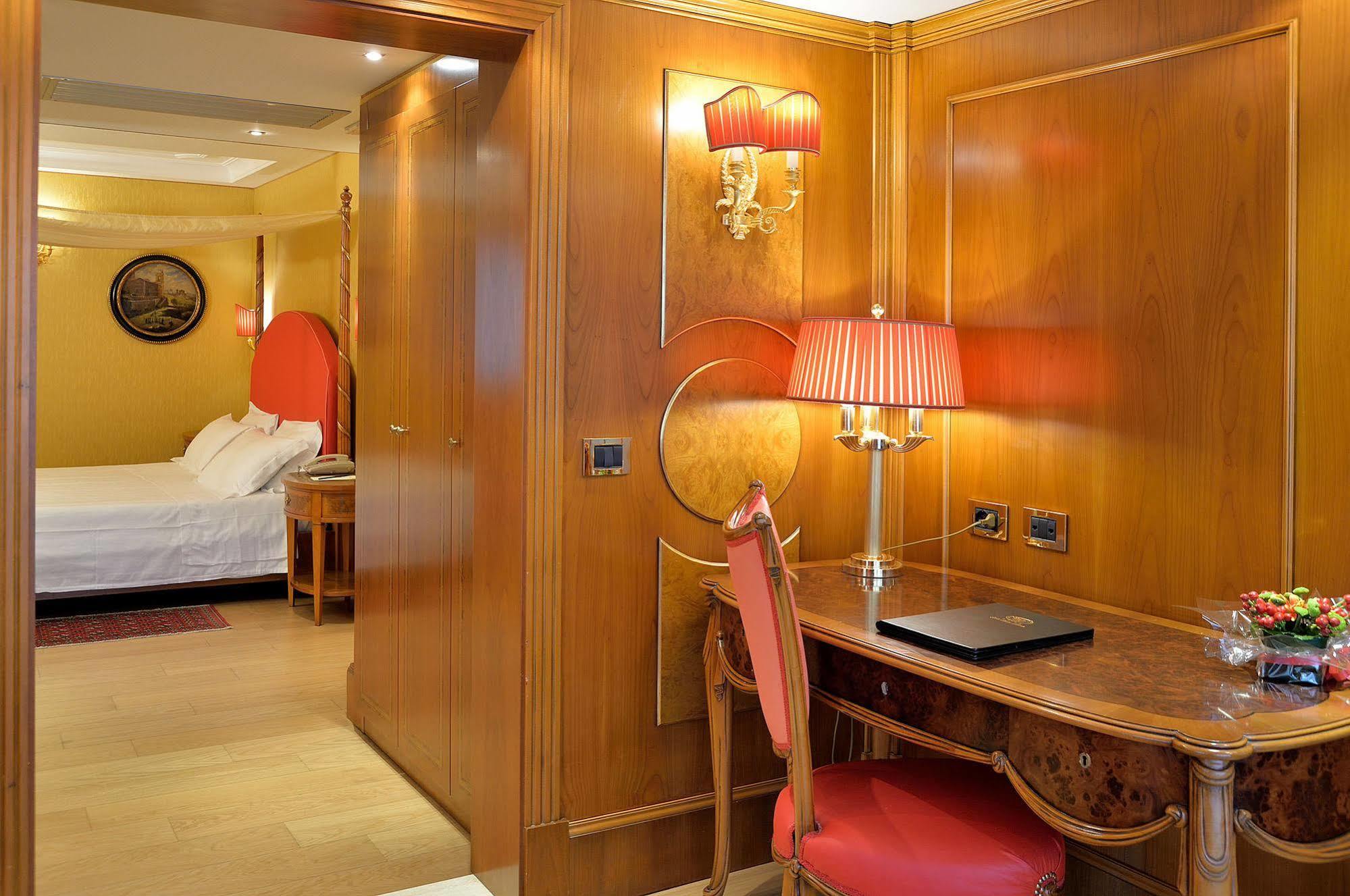 Hotel Homs Roma Esterno foto