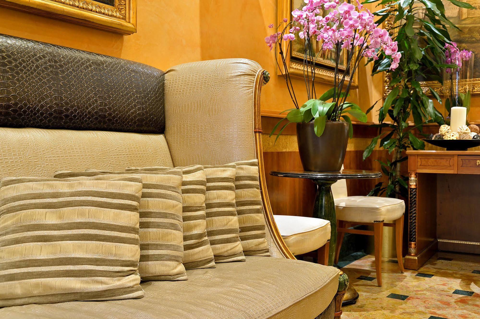 Hotel Homs Roma Esterno foto